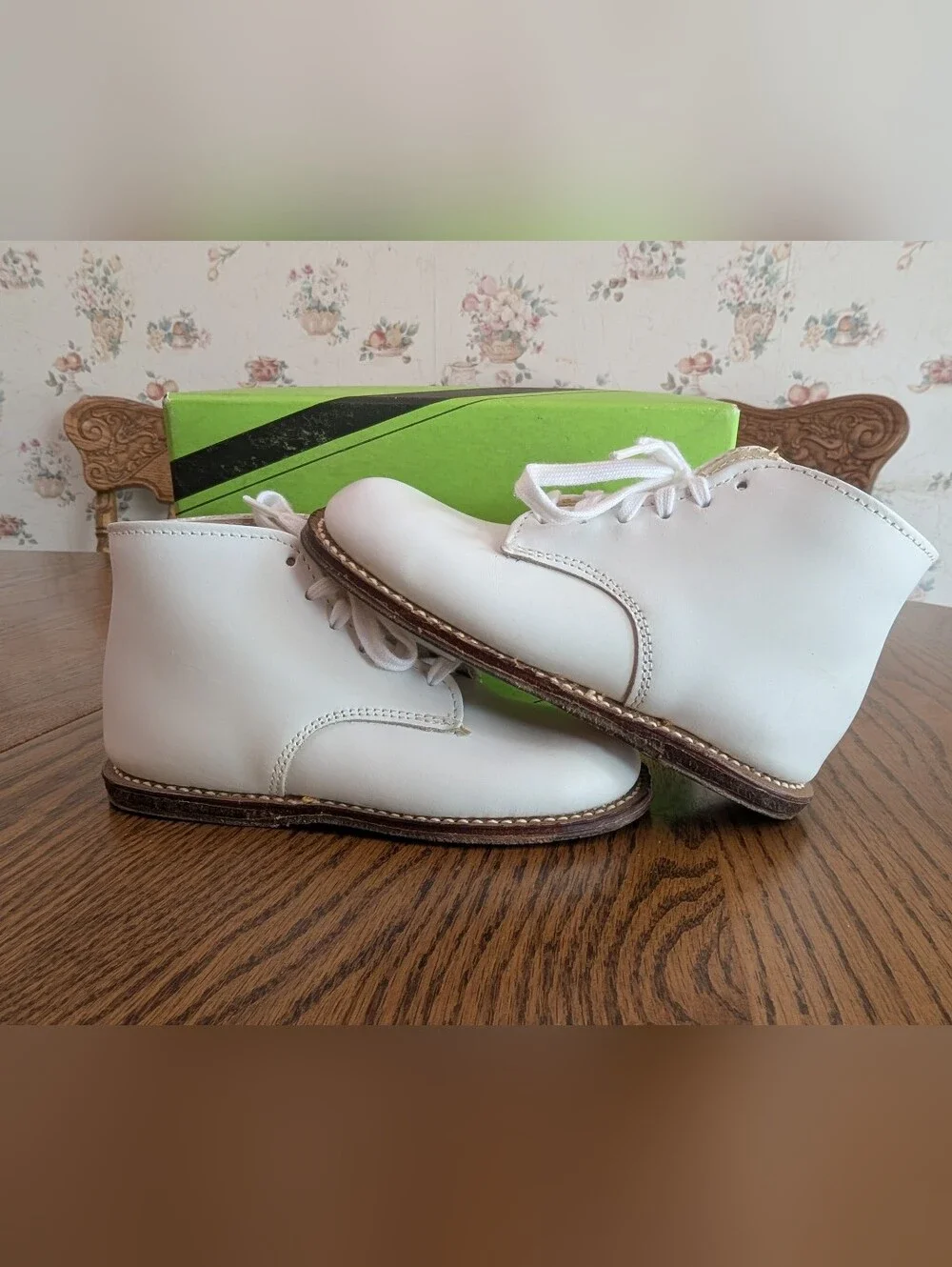 NIB Vintage Young Set White Leather Baby High Top Walkers Size 6.5 D Deadstock